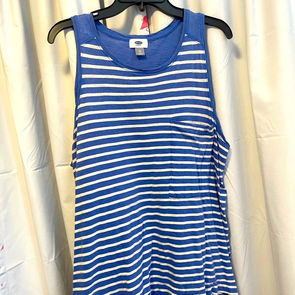 Old navy sleeveless t shirt